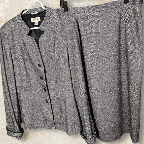 Talbots Classic Tweed Skirt Suit - Picture 5 of 15